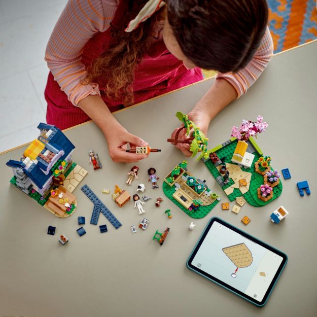 Bild von LEGO® Friends - 42669 Haus und Blumengarten der Imker
