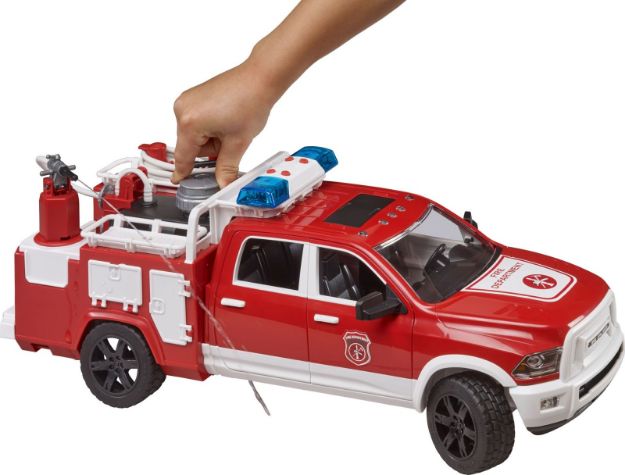 Bild von Bruder 02544 RAM 2500 Feuerwehreinsatzwagen mit Light + Sound Modul