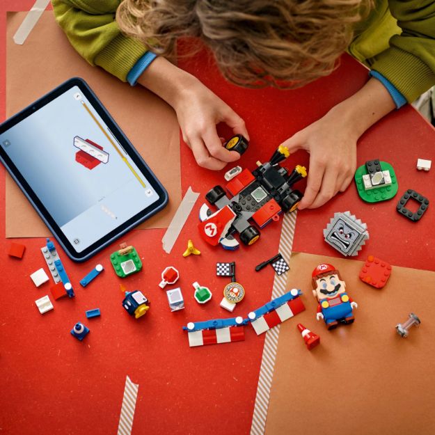 Bild von LEGO® Super Mario - 72043 Mario Kart™ – Interaktiver  Mario™ & Standard-Kart