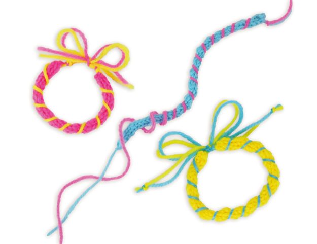 Bild von Lena Strickliesel mit Garn und Nadel - 42375