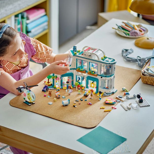 Bild von LEGO® Friends - 42621 Heartlake City Krankenhaus