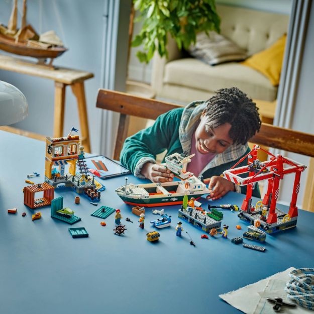 Bild von LEGO® City - 60422 Hafen mit Frachtschiff