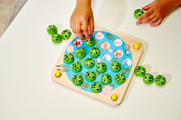 Bild von Noris Mein Frosch Memospiel süße Holzfrösche 3+
