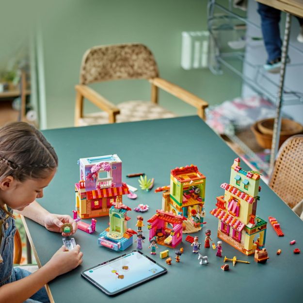 Bild von LEGO® Disney Classic - 43245 Das magische Haus der Madrigals