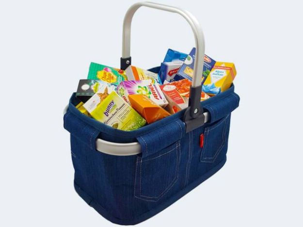 Bild von Einkaufskorb Jeans gefüllt mit Kaufladenartikel - 4094.4