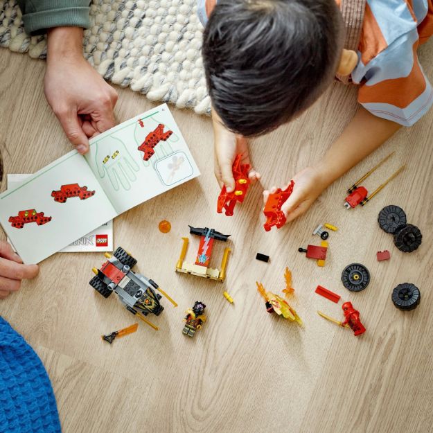 Bild von LEGO® NINJAGO - Verfolgungsjagd mit Kais Flitzer und Ras' Motorrad