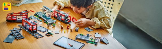 Bild von LEGO® City - 60423 Straßenbahn mit Haltestelle