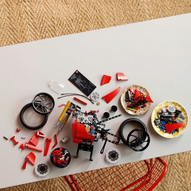 Bild von LEGO® Technic - 42202 Ducati Panigale V4 S Motorrad