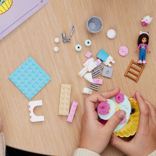 Bild von LEGO® Gabby's Dollhouse - Kuchis Backstube