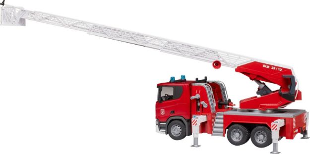 Bild von bruder 03591 Scania Super 560R Feuerwehr mit Drehleiter, Wasserpumpe, L+S Modul