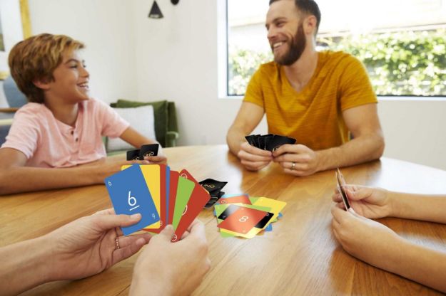 Bild von Mattel W2087 UNO (Kartenspiel), 2-10 Spieler, ca. 30-60 min, ab 7 Jahre