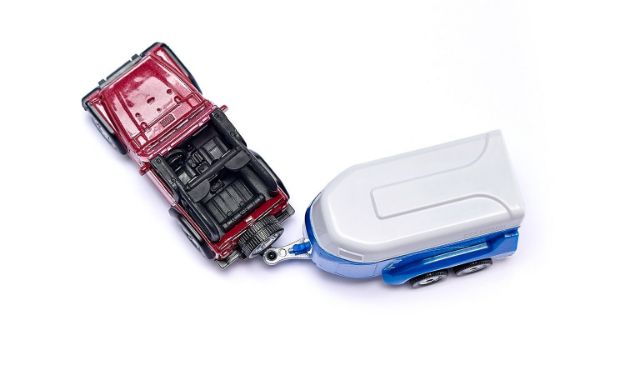 Bild von SIKU 1651 Jeep mit Pferdeanhänger, sortiert