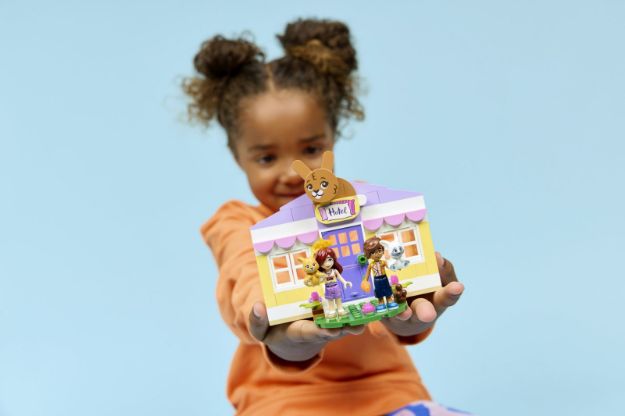 Bild von LEGO® Friends - 42679 Heartlake City Hasenhotel