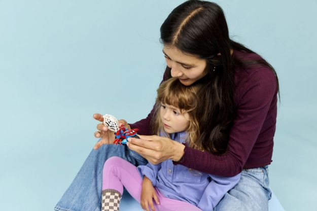 Bild von LEGO® Spidey und Seine Super-Freunde - 11206 Spidey auf Motorrad vs. Rhino