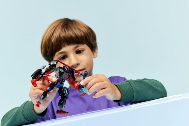Bild von LEGO® Marvel Super Heroes™ - 76337 Miles Morales Mech vs. Spider-Man 2099