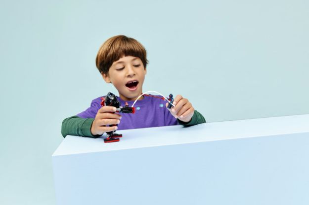 Bild von LEGO® Marvel Super Heroes™ - 76337 Miles Morales Mech vs. Spider-Man 2099