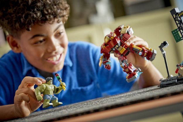Bild von LEGO® Marvel Super Heroes™ - 76343 Duell der Giganten: Hulkbuster vs. Hulk