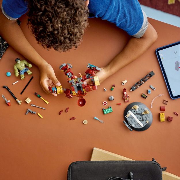 Bild von LEGO® Marvel Super Heroes™ - 76343 Duell der Giganten: Hulkbuster vs. Hulk