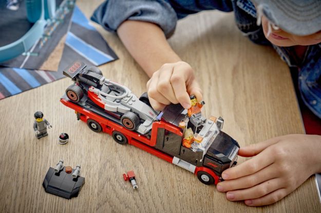 Bild von LEGO® City Formula 1 - 60493 F1® Truck mit Audi F1® Rennwagen
