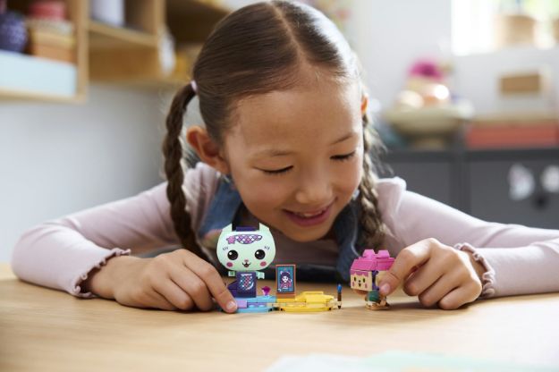 Bild von LEGO® Gabby's Dollhouse - 11215 Gabbys Katzenfreunde aus  Steinen