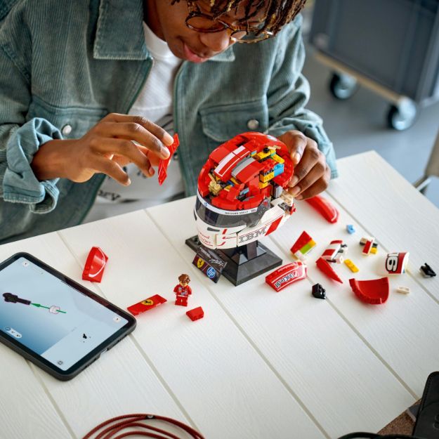 Bild von LEGO® Editions Formula 1 - 43014 Scuderia Ferrari HP Charles Leclerc Helm