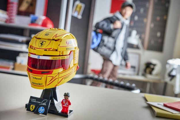 Bild von LEGO® Editions Formula 1 - 43022 Scuderia Ferrari HP Lewis Hamilton Helm